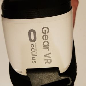 Oculus gear VR headset for Samsung phone